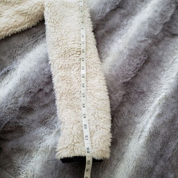 Thread & Supply Cream Faux Fur Sherpa Fuzzy Jacket Size Small - Picture 11 of 16